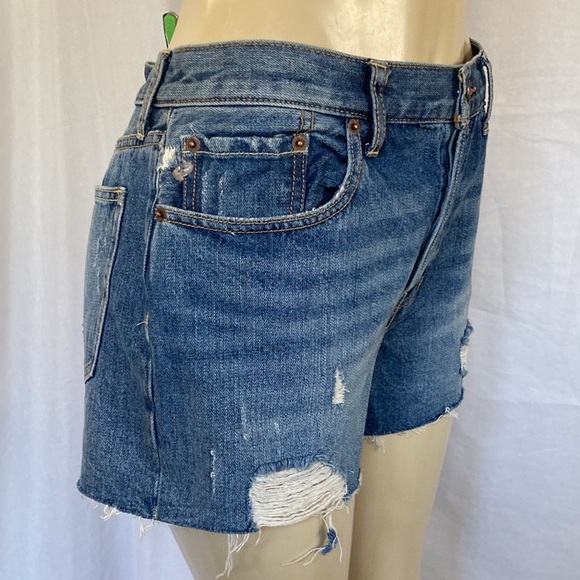 WE THE FREE Jeans Mid Blue Wash Shorts Size 31 DISTRESSED RIPPED Fray Hem NWOT - Picture 5 of 6